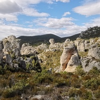 Photo de France - Le Cirque de Mourèze et le Lac du Salagou